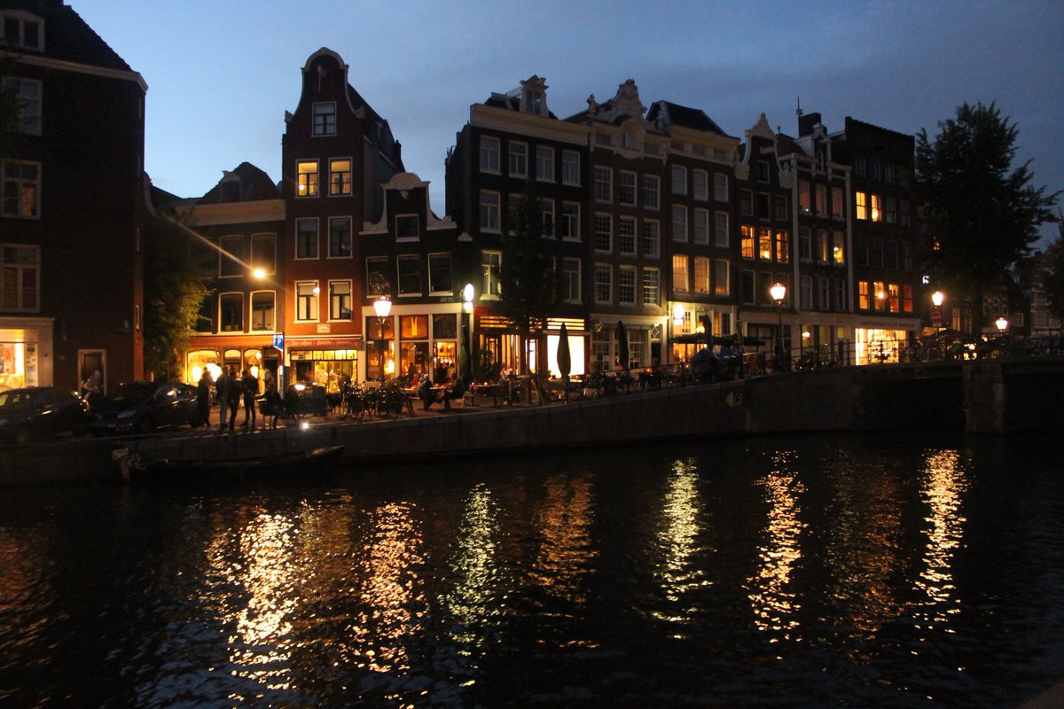 BidishaDg's tweet photo. Of shadows and #light...Of musings...Of #life flowing on...Of #Amsterdam
#night #canals #travel #wanderlust #Netherlands #VisitEurope https://t.co/NdQWDfQJWd