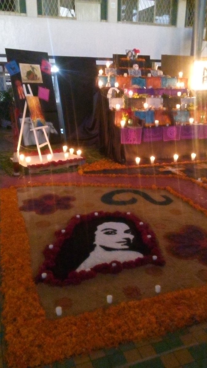 AlexJmnz12's tweet photo. Ya casi #DiaDeMuertosCDMX #GDL #UltimoAño #Altares2016 https://t.co/XfqLeozv3B