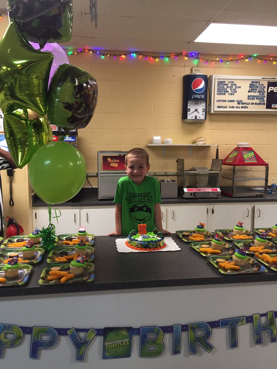 LeslieQStevens's tweet photo. I officially have a #5YearOld #AlwaysMyBabyBoy #TMNTparty #IWoreTMNTforHim https://t.co/5B7ULckcUC