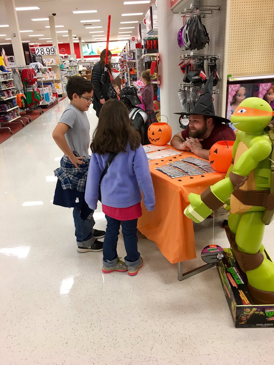 T1419 crew loves to celebrate Halloween with you! #spooktacular #target #trickortreat <a href="/RylanRankin/">Rylan Rankin</a> <a href="/triforceattack/">steve beck</a> @SadieFromTGT