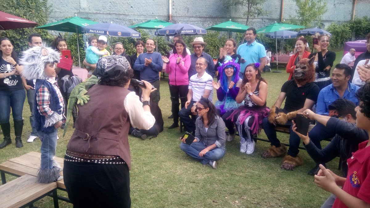 ftsantogrill's tweet photo. @MrFdtrk @BBravoFoodTruck @RoyalAngus concurso de disfraces en @ursulaftbg https://t.co/W65bcDX5QD