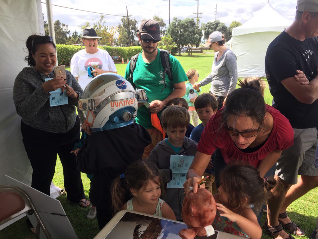 MartianHelmet's tweet photo. The #MartianHelmet is inspiring future martians at the @keckobservatory Solar System Walk event. #marsgeneration https://t.co/RJWaA56gny