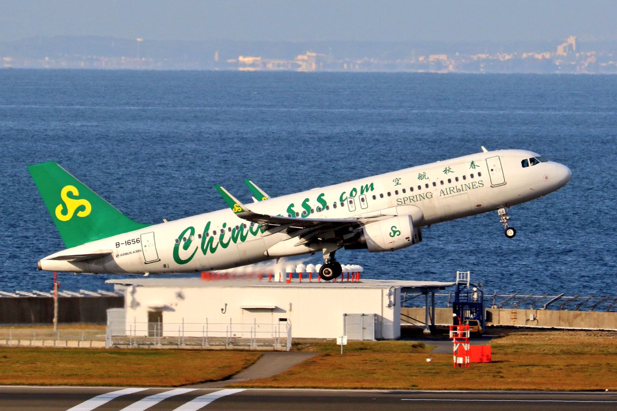 中部国際空港セントレア 今日から冬ダイヤということでスカイデッキオープン後の出発は7 30が最初となります 今朝は7 35発のanaの新潟行きのボンバルディアが最初にセントレアを離陸して行きました