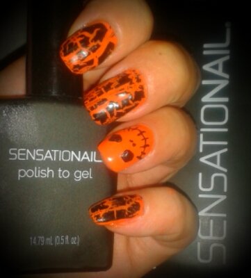 Nails4RealGirls's tweet photo. Here's my #Halloween #manicure all sealed in with @SensatioNailUK Polish to gel! #Gelnails #Supershine #LEDNails https://t.co/fxNbPKCLsr