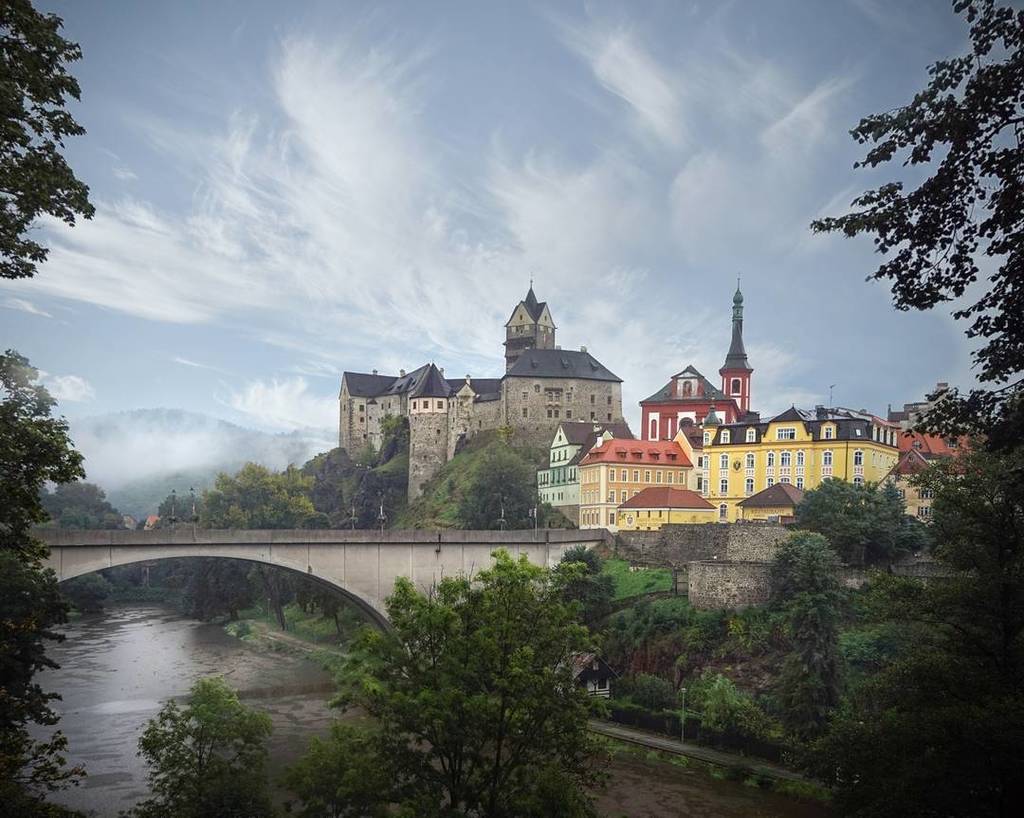 CallumJMacBeth's tweet photo. Loket Castle not far from Karlovy Vary, now I need to go there! Thanks @thekuber for the g… https://t.co/EQx6pqN4u6 https://t.co/lb6MDjjzOw
