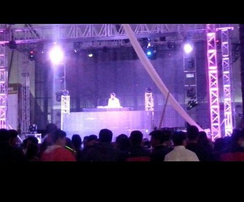 Danny_Dropp's tweet photo. Danny Dropp
ese soy yo π
#Dj #Mexican #TechHouse #Concierto #FelizSabado #quesequede ese talento #DropDan #underground #FollowMe https://t.co/gKiU05Sulx