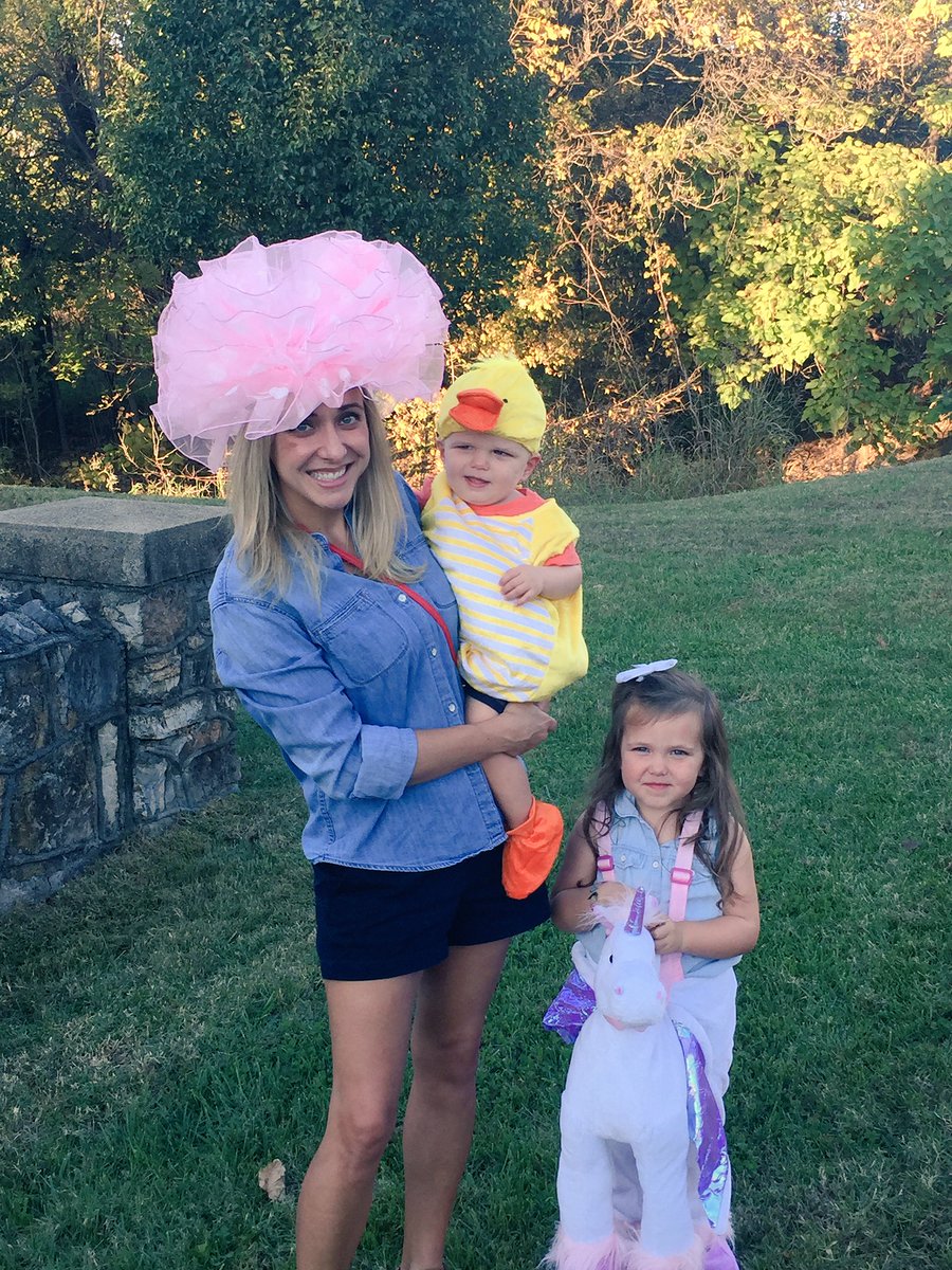 wmwwheels's tweet photo. Trunk or Treating in Bonsack...the unicorn🦄 got a haul!  And the duck is the cutest one I have ever seen.  🐤#HappyHalloween 🎃🕸 https://t.co/PzapE4qPxZ
