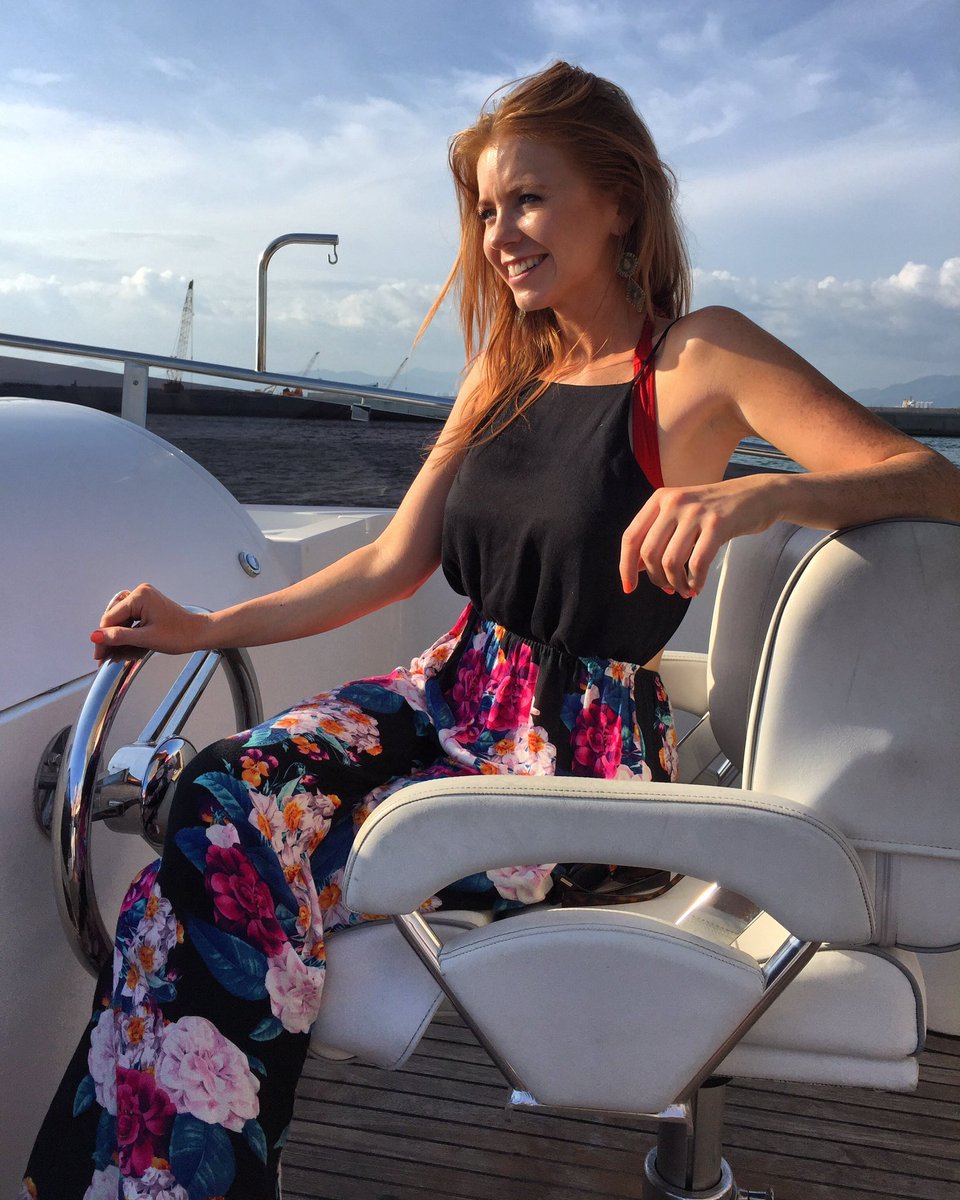 LynnGilmartin's tweet photo. Cruising around China's stunning Yalong Bay βοΈπ΄ #WPTChina #lifesgood https://t.co/xcR0LsQGE7