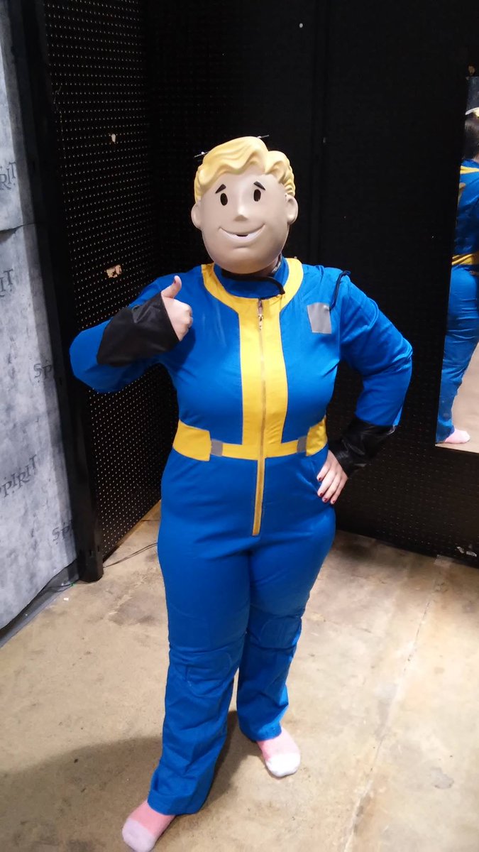 TheJessPlayin's tweet photo. Halloween, Halloween never changes. Costume sorted. #fallout4life #vaultgirl https://t.co/j4hX64TyQM
