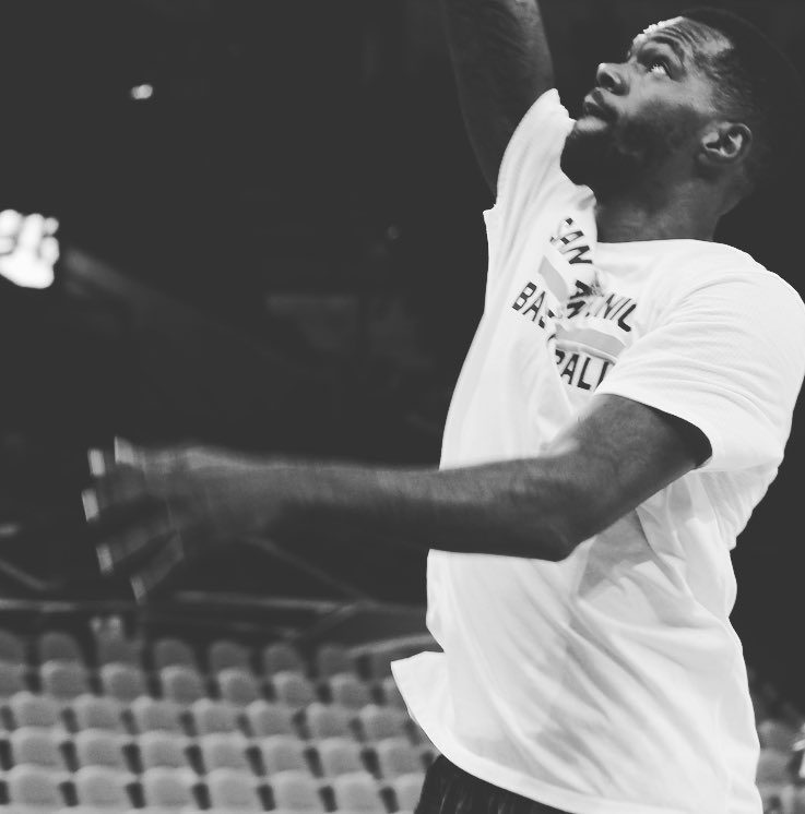 spurs's tweet photo. Silver &amp; Black. #GoSpursGo https://t.co/egrujMIoJv