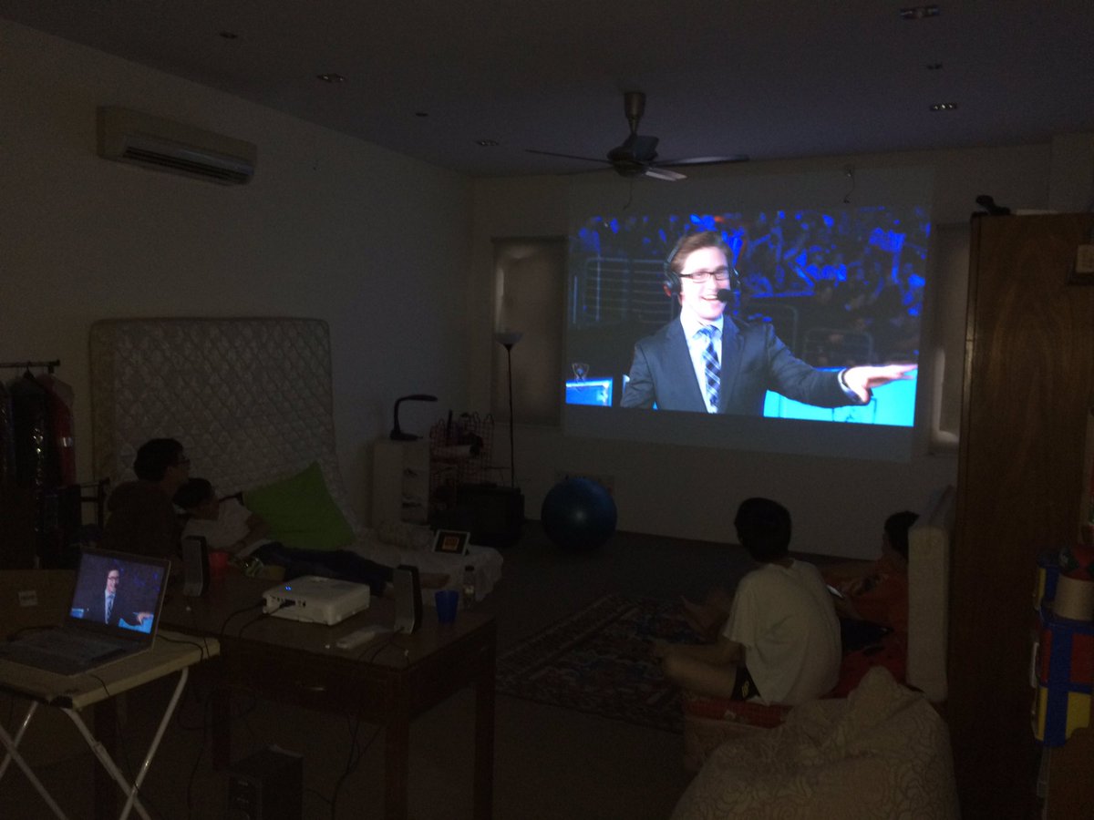 Terancex100's tweet photo. #LoLWorlds at Ivan's op 3rd floor xD https://t.co/cmeZtdKBXM