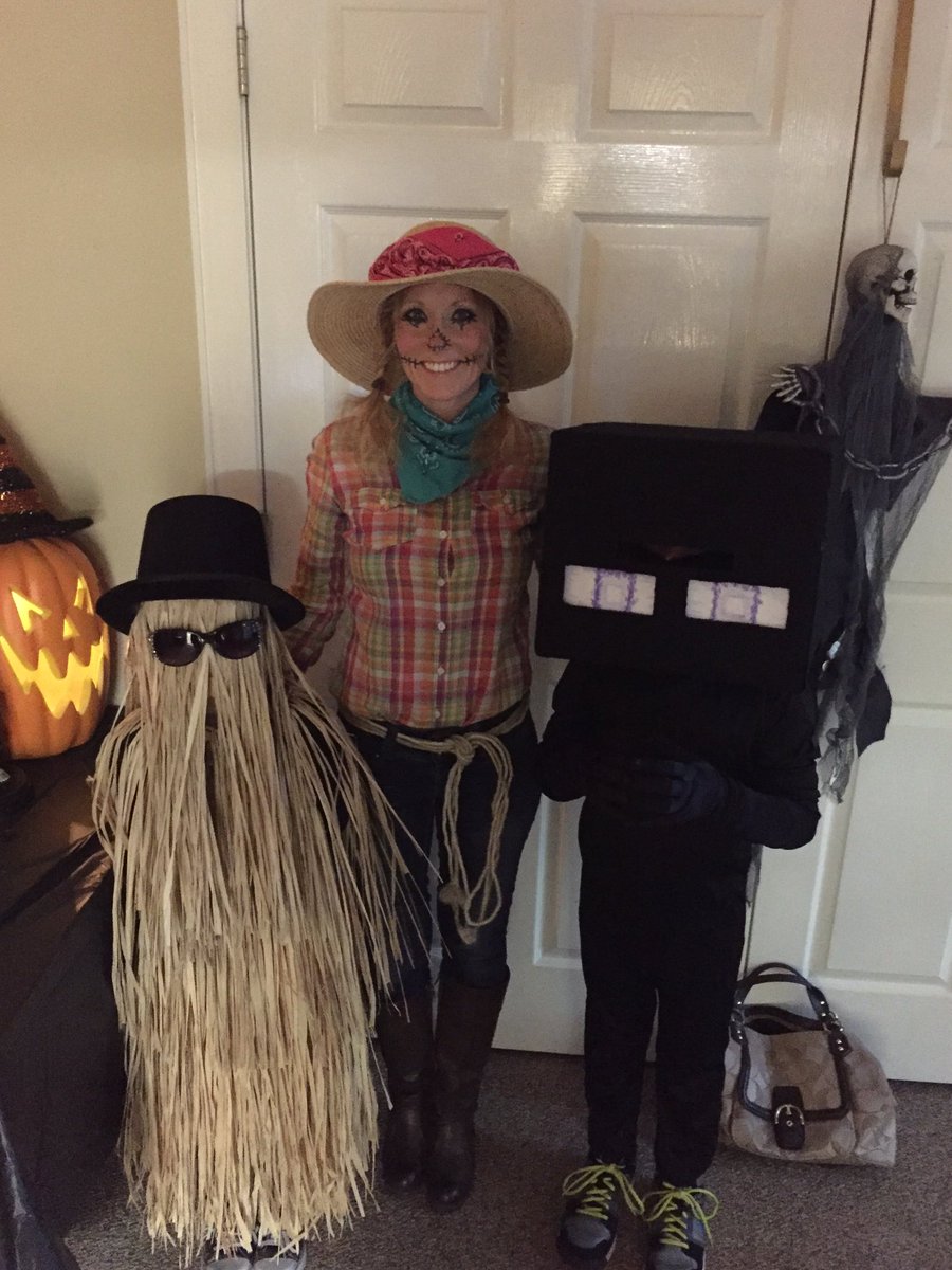 RyanF_MTBRacing's tweet photo. Family Halloween party with Cousin It, Scarecrow and a Mind Craft guy. Lol https://t.co/Da2xZmP4Ex