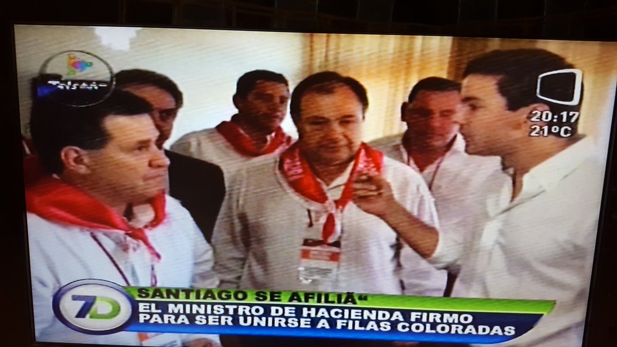.@santi_penap El Ministro de Hacienda se afilia al Partido Colorado en la #ConvenciónColorada.
Que mensaje deja esto al país? En #7Dparaguay