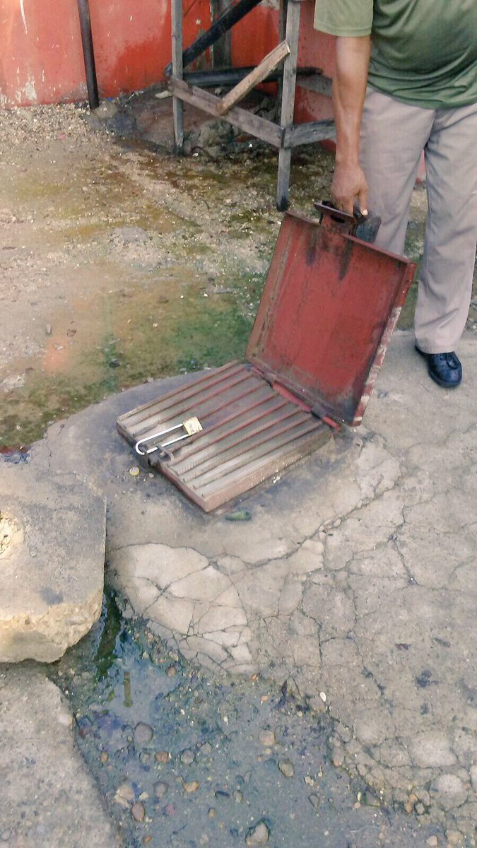 MIC_RD's tweet photo. El @CECCOM_RD y @MDefensaRD continúan desmantelando depósitos ilegales combustibles, esta vez en SDO https://t.co/e8MasrRgpa  #Resolución239 https://t.co/K4VNCCuFbN