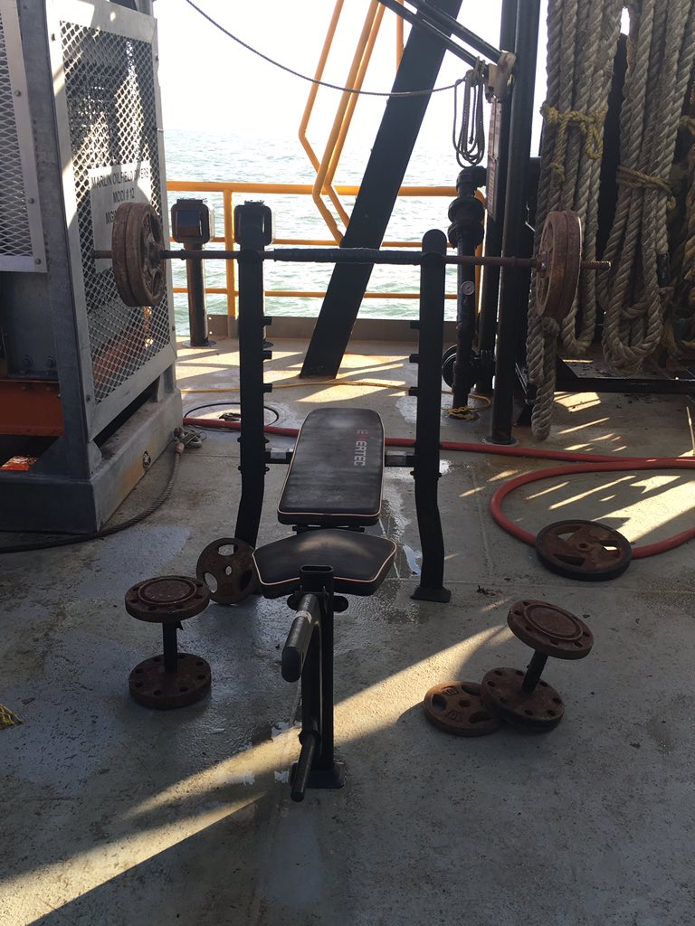 cfournet1011's tweet photo. Chest day on a Saturday cuz no days off. Work with what I got offshore. #maintain #5moredays https://t.co/xGqktdpiJa