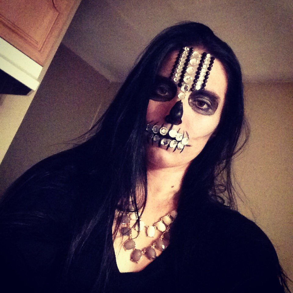 ashleletourneau's tweet photo. Happy Halloween! 💎💀. #skeleton #glamskeleton #halloweencostume #halloween #deathdance #beautifullyspooky https://t.co/jR7MAGQkwU
