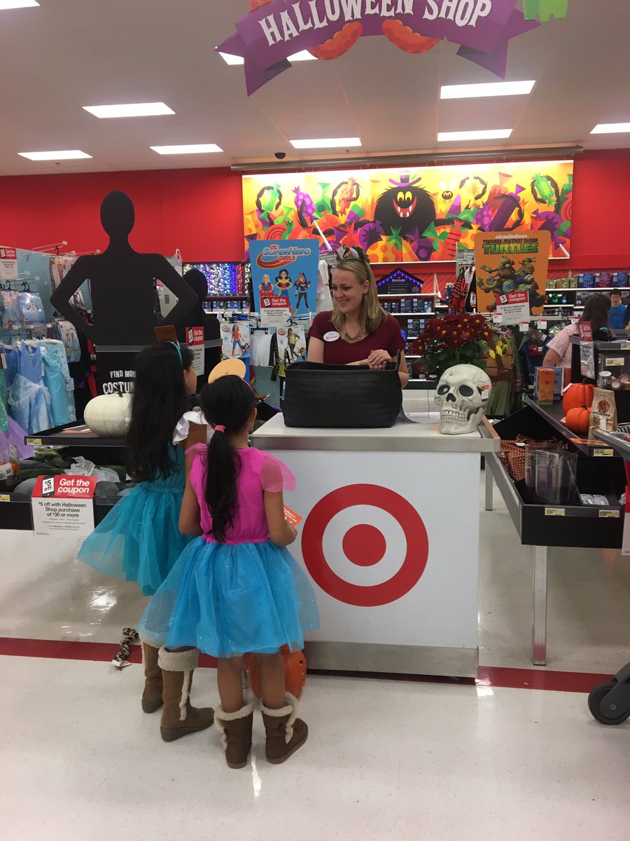 GloriaSwann's tweet photo. Great times at #T910 #spooktacular 🎃👻 #Target run fun! @whitneybrooks @Joshuawaldow @NickTrivich @JaxBackes https://t.co/aHKOjE33hN
