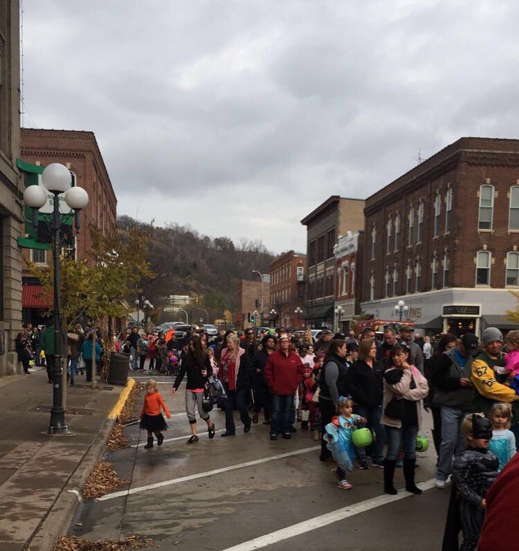 AP_MattTH's tweet photo. #T1522 volunteering at #TrunkOrTreat downtown Red Wing! https://t.co/rHL3xm74hS