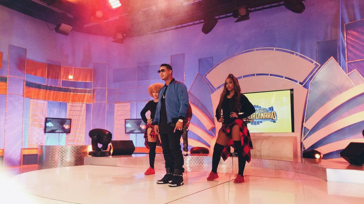 FuegoFBM's tweet photo. 🙏🏽 Sabado Extraordinario #TrapStar 🇩🇴 #FireboySeason 💀💰@Extraordinario5 @TelemicroHD https://t.co/Av3b92ItgS