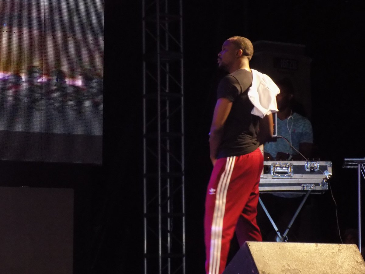 bizzybodyng's tweet photo. You wont believe @ushbebecomedian freestyled like it was free...lol #NigezieAt10 @nigezietv #BizzyBodyIsHere #BizzyUpdates #FreedomFestLive https://t.co/qsvKbXQUue