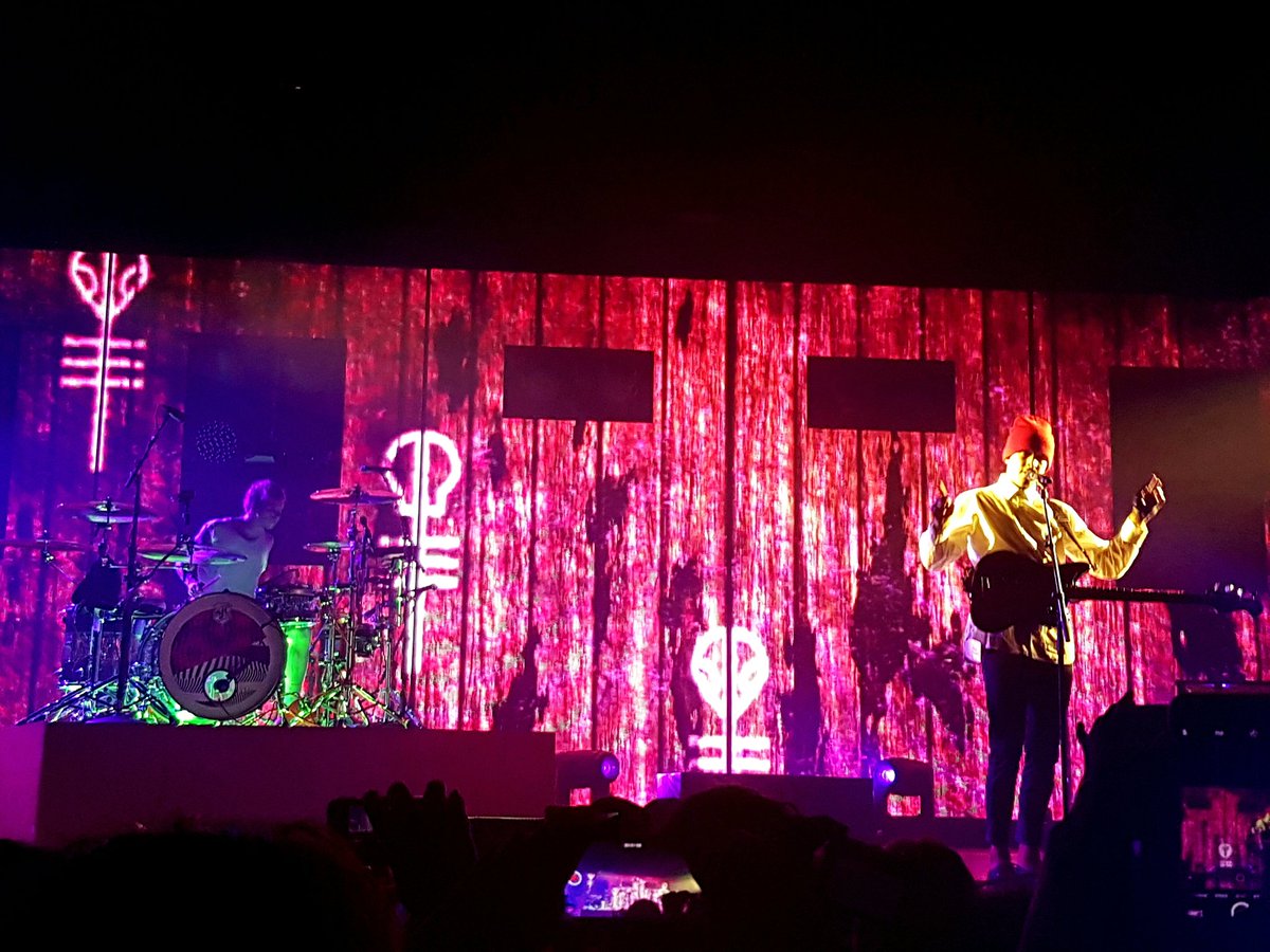 Mialyart's tweet photo. This one was special. 
Thank you for an unforgettable night in Oslo, @twentyonepilots. 
#ERS2016 https://t.co/xt4ZZ4YICW