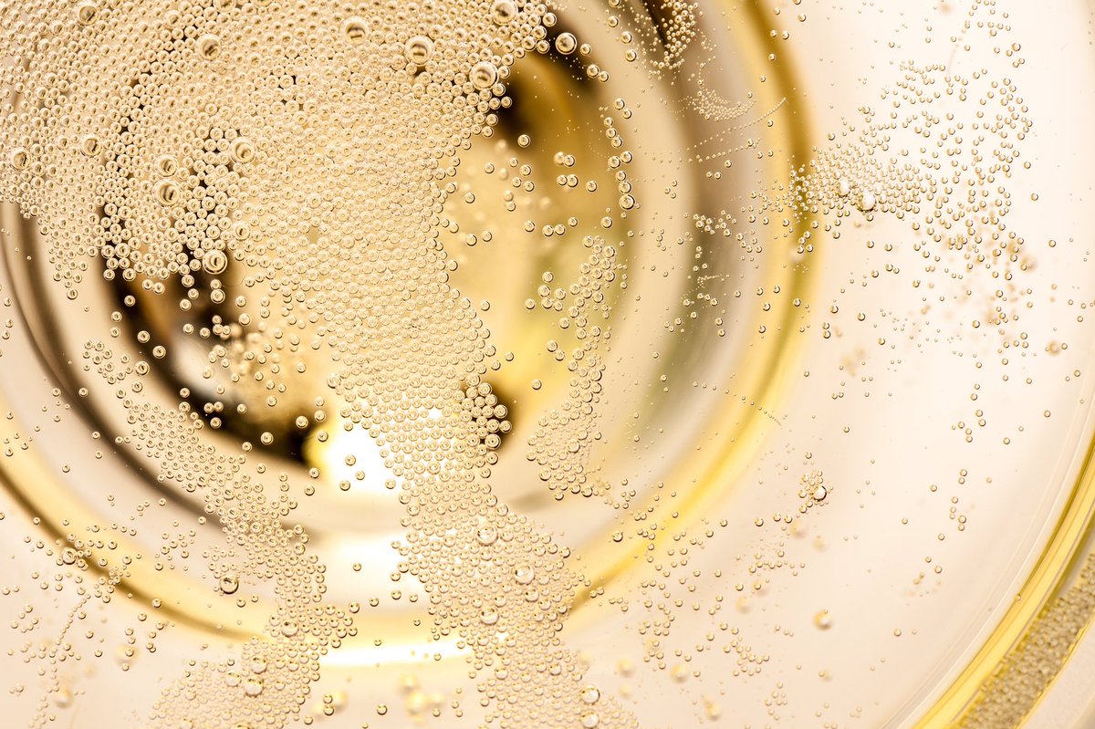 crackingwineuk's tweet photo. @FVDUK win Best sparkling Wine Rest Of World award #FizzFestEd sponsored by @veeno_uk https://t.co/XLxKVuXS2w