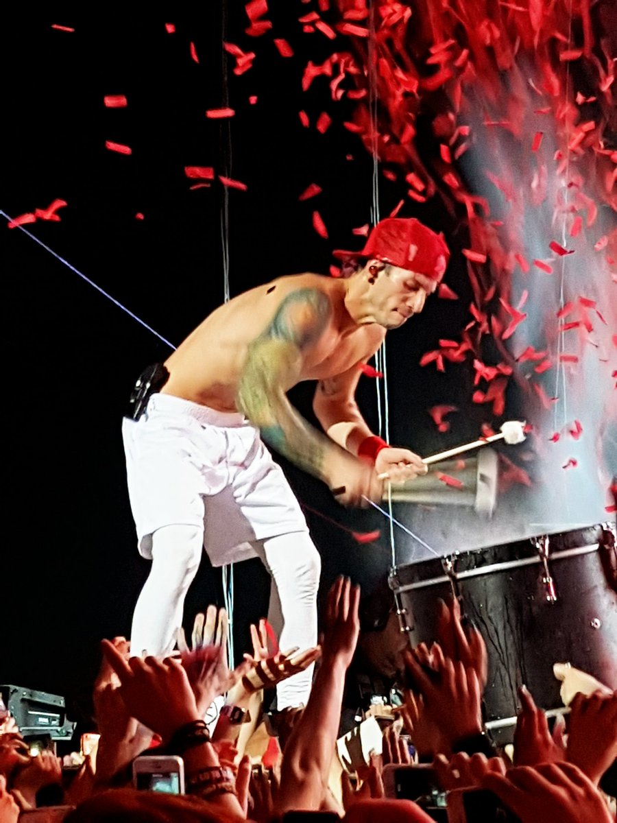 Mialyart's tweet photo. This one was special. 
Thank you for an unforgettable night in Oslo, @twentyonepilots. 
#ERS2016 https://t.co/xt4ZZ4YICW
