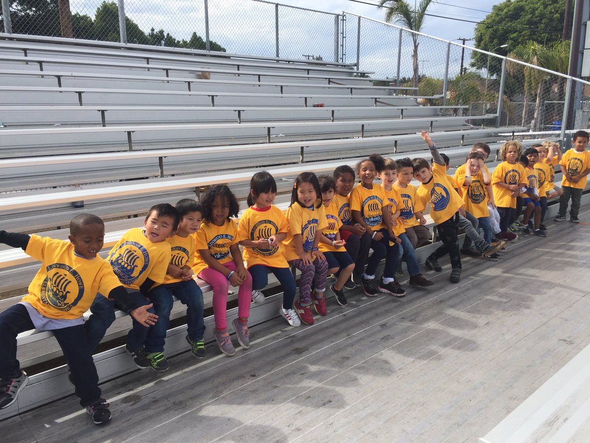 MsCobin_LinHowe's tweet photo. First field trip! #lin_howe #CULVERPRIDE https://t.co/ttwoeJMZUZ