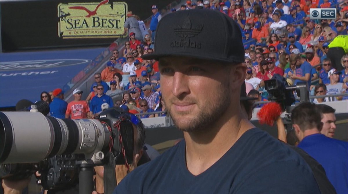 No. 14 Gators stay atop SEC East with 24-10 win over Georgia - several UF greats attend game bit.ly/2eUuFOX?utm_me… https://t.co/lmrh8Y8Zso