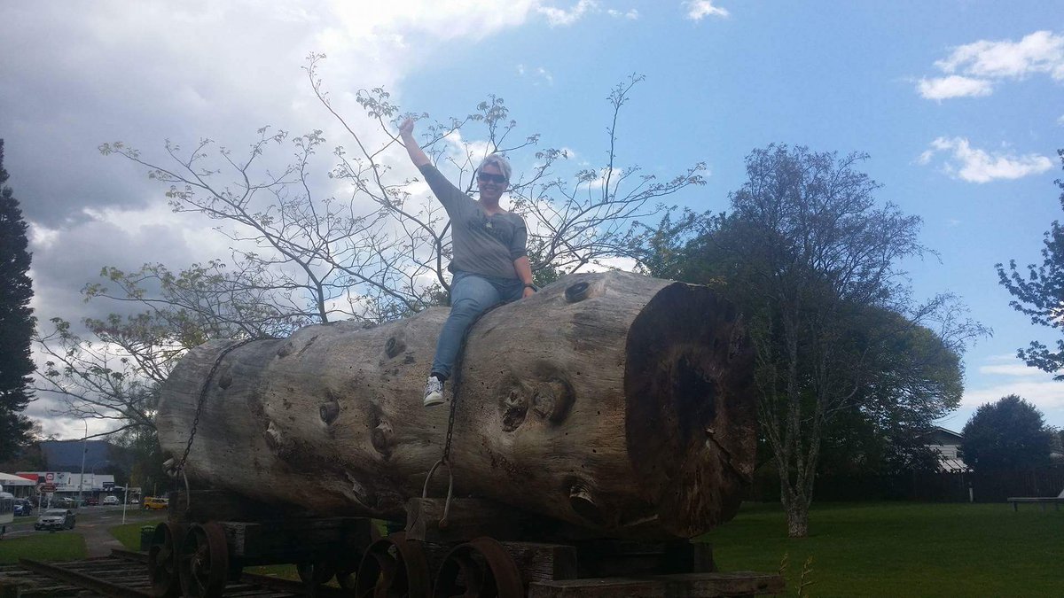 4bplusme's tweet photo. Riding a giant log, funny how this amused me so much. Wonder whats going to be the next big thing we find #roadtrip https://t.co/U4Nvo5USG9
