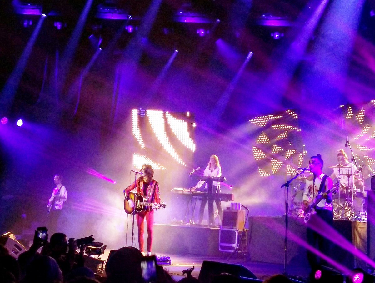 JMarleyWrites's tweet photo. It's @BlossomsBand @Vevo_UK ππΈ #VevoHalloween #GITGIG https://t.co/uWf9EUodOZ