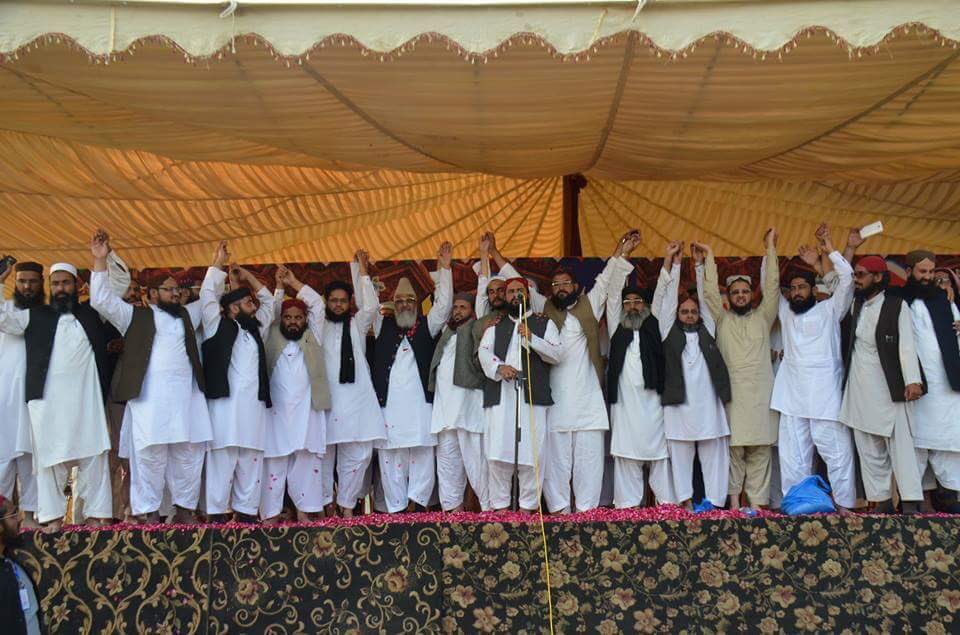 A_Rizvi110's tweet photo. The 'near' future parliamentarians
#Pakistan 🇵🇰 https://t.co/3IXCeNSSVX