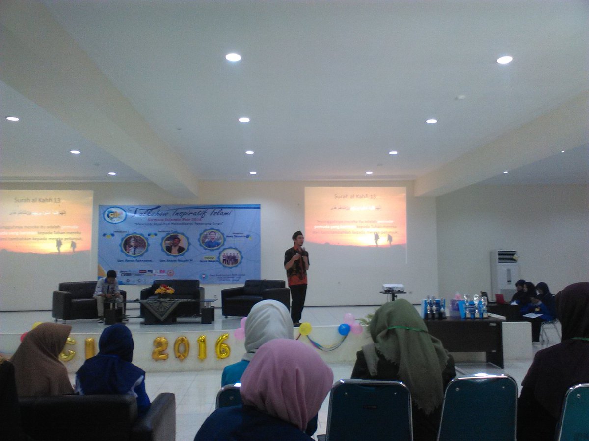 [LIVE REPORT GIF 2016]
Talkshow diawali dengan pemaparan materi oleh Ust. Akbat Nazary