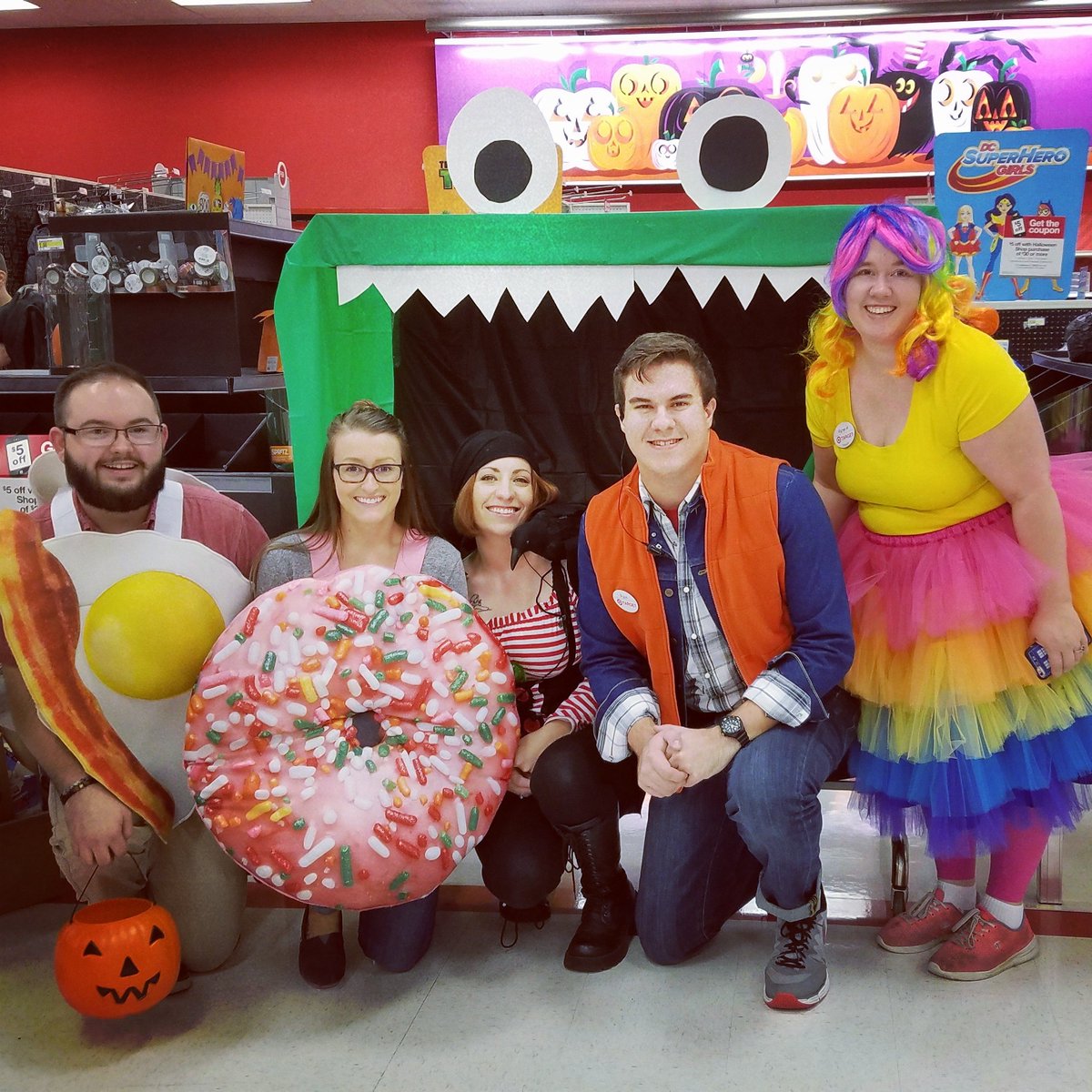 the_ryan_moe's tweet photo. A Spooktacular Saturday with these awesome folks at T0343! #VanMallStars #spooktacular #WeAreTarget #LoveMyJob! https://t.co/MK96TfPU4y