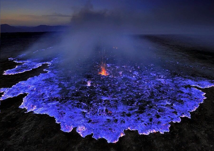 weird_sci's tweet image. An Ethiopian volcano burns blue with escaping sulfuric gases.