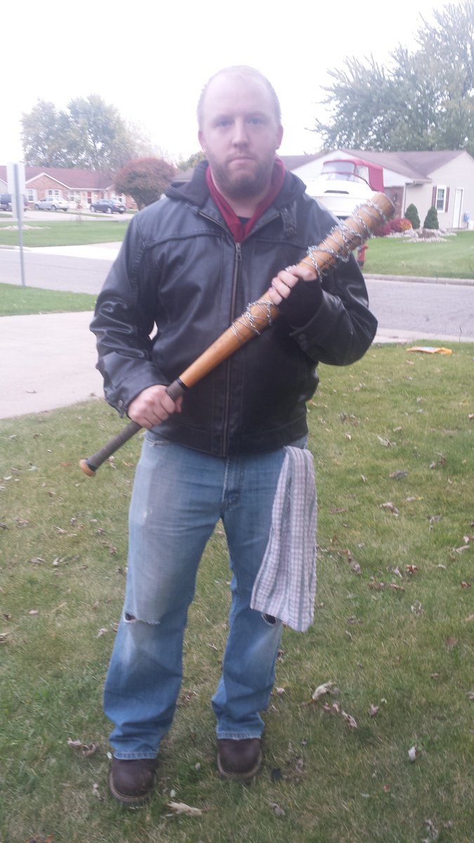 caitroe88's tweet photo. My husband dressed as Negan, @JDmorgan @WalkingDead_AMC https://t.co/Bwoo9ccz1g