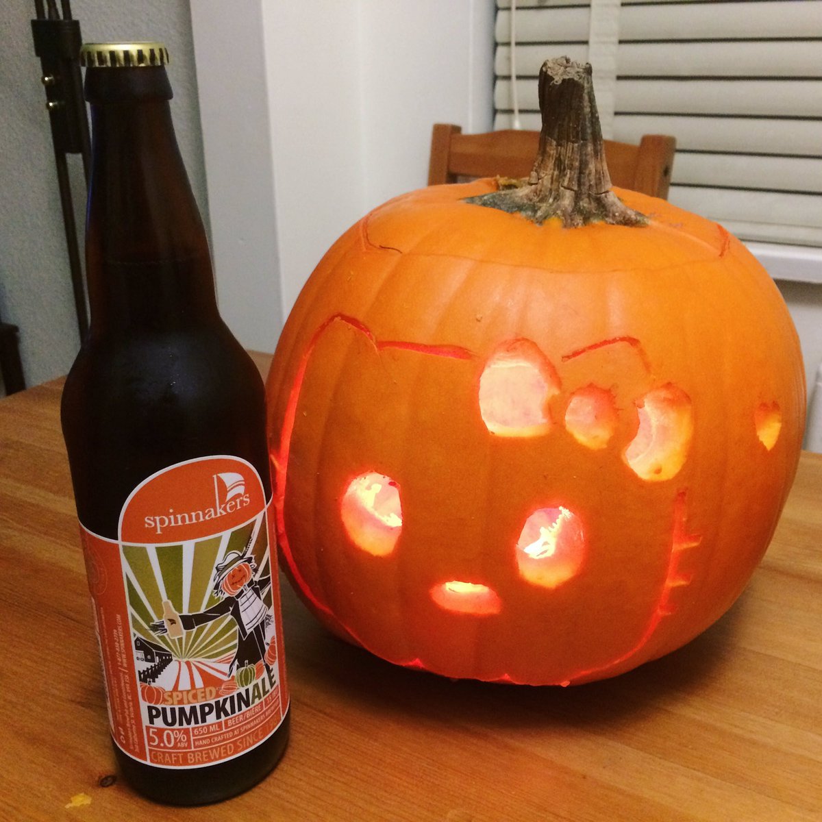 SeaToRye's tweet photo. Hello Kitty says grab a beer and have a spooky 🎃 Review coming soon! #beer #craftbeer #pumpkinspice #jackolantern #halloween #northshore https://t.co/p4Va7BJEln