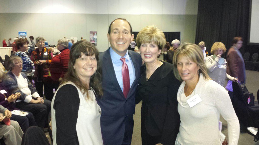 MullinAnneMarie's tweet photo. Raymond Arroyo was a marvelous speaker at the Catholic Women's Conference of Diocese of Syracuse. #RaymondArroyo https://t.co/hM9HQB3rrr