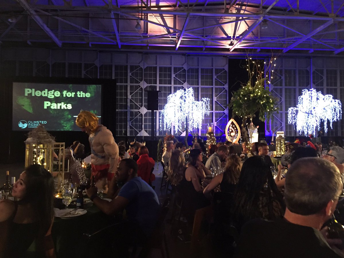 UrbanLou's tweet photo. Helping raise money for the @OlmstedParks502 conservancy #boolala https://t.co/sN7oCr2AJh