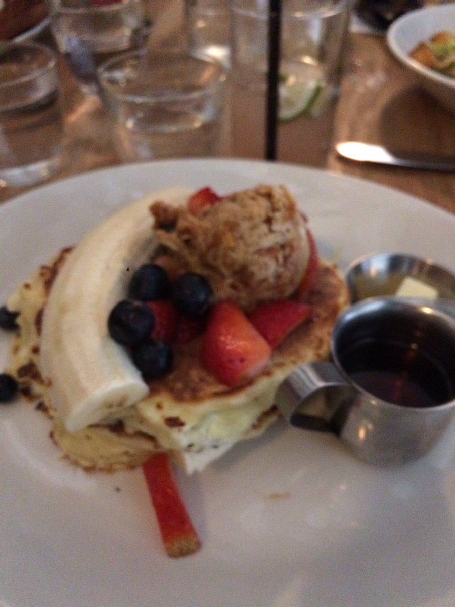 TTsalazar's tweet image. Yes Yes Yes 🙈#ricottapancakes so good #LAChapter #imsospoiled today #EmersonCollege #momsrule
