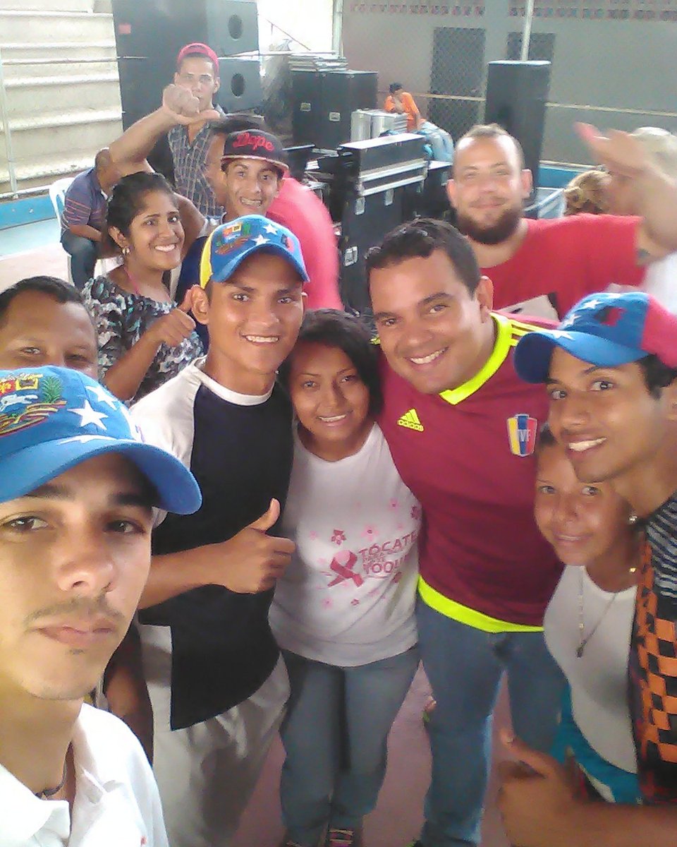 greck_perez's tweet photo. La juventud de San Francisco dice presente junto a los diputados del Bloque de la partía en el campamento JPSUVZulia https://t.co/NRA2SadxlH