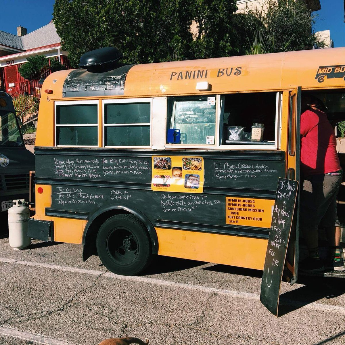 SunsetBp's tweet photo. Panini Bus feeding the hungry at #SunsetHeightsBlockParty #PaniniBus #EPFoodTrucks https://t.co/vJjqkxN7an