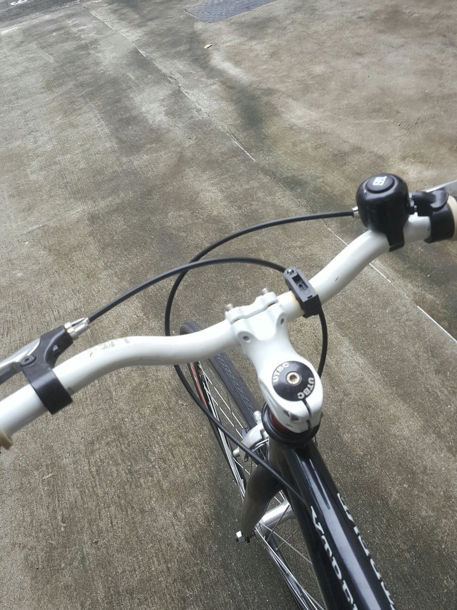 SoHafidz's tweet photo. Awwwh was otw to cwp w this bike. Retreating to home now cos the tires arent healthy. #takcukupangin #sohafidz #busitis https://t.co/dt7yiUNUtw