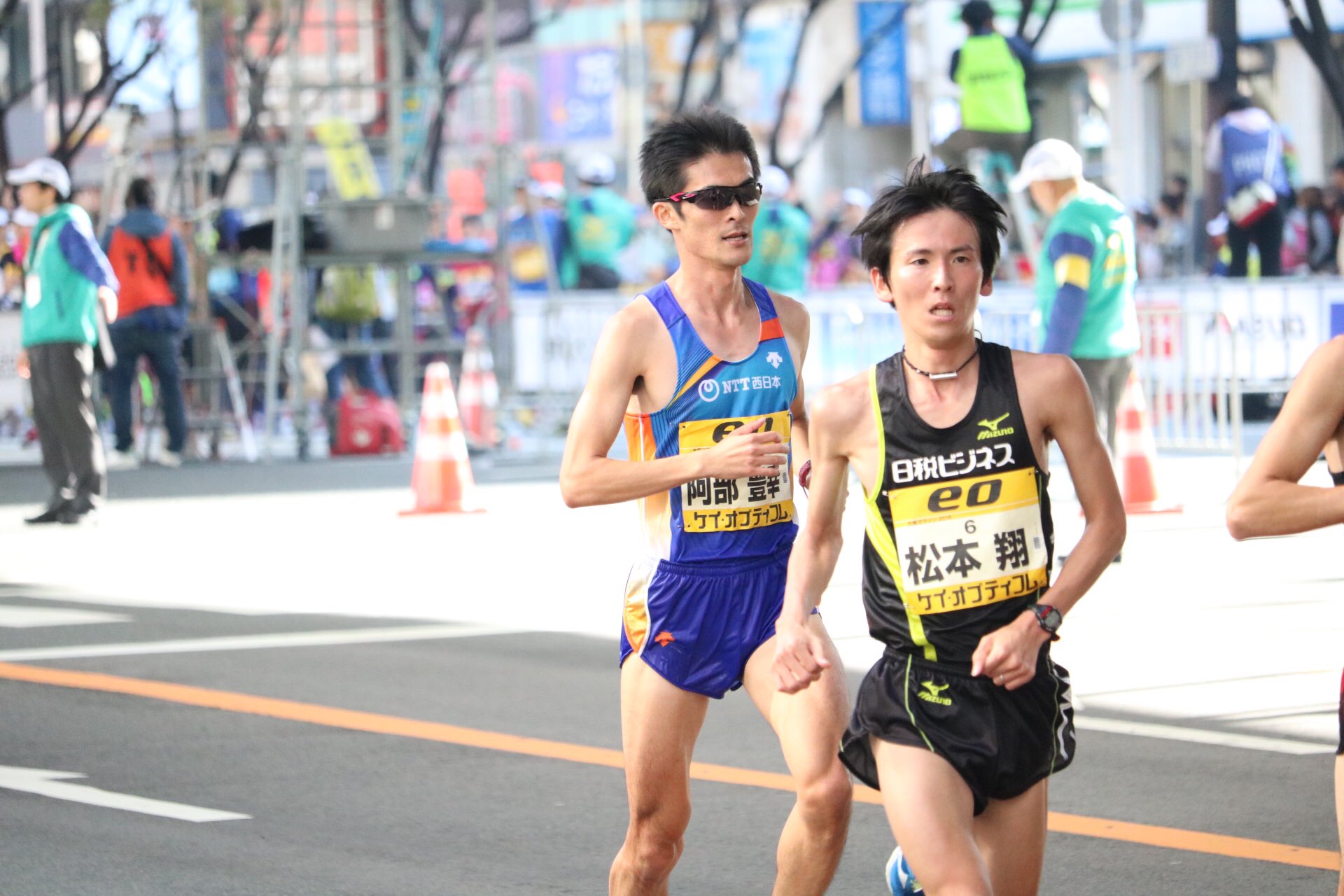 なかやまけいすけ على تويتر 第6回大阪マラソン 16キロ 難波 若松儀裕選手 日清食品グループ 松本翔選手 日税ビジネス 阿部豊幸選手 Ntt西日本