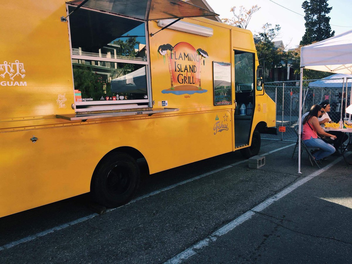 SunsetBp's tweet photo. Flaming Island Grill giving us good hot food at #SunsetHeightsBlockParty #EPFoodTrucks #FlamingIslandGrill https://t.co/U2Nw2i9z0Y