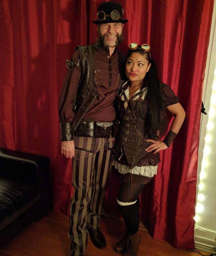 ShehaniKay's tweet image. #steampunk #halloween #halloweencouple 🎃 ift.tt/2fit1Ia