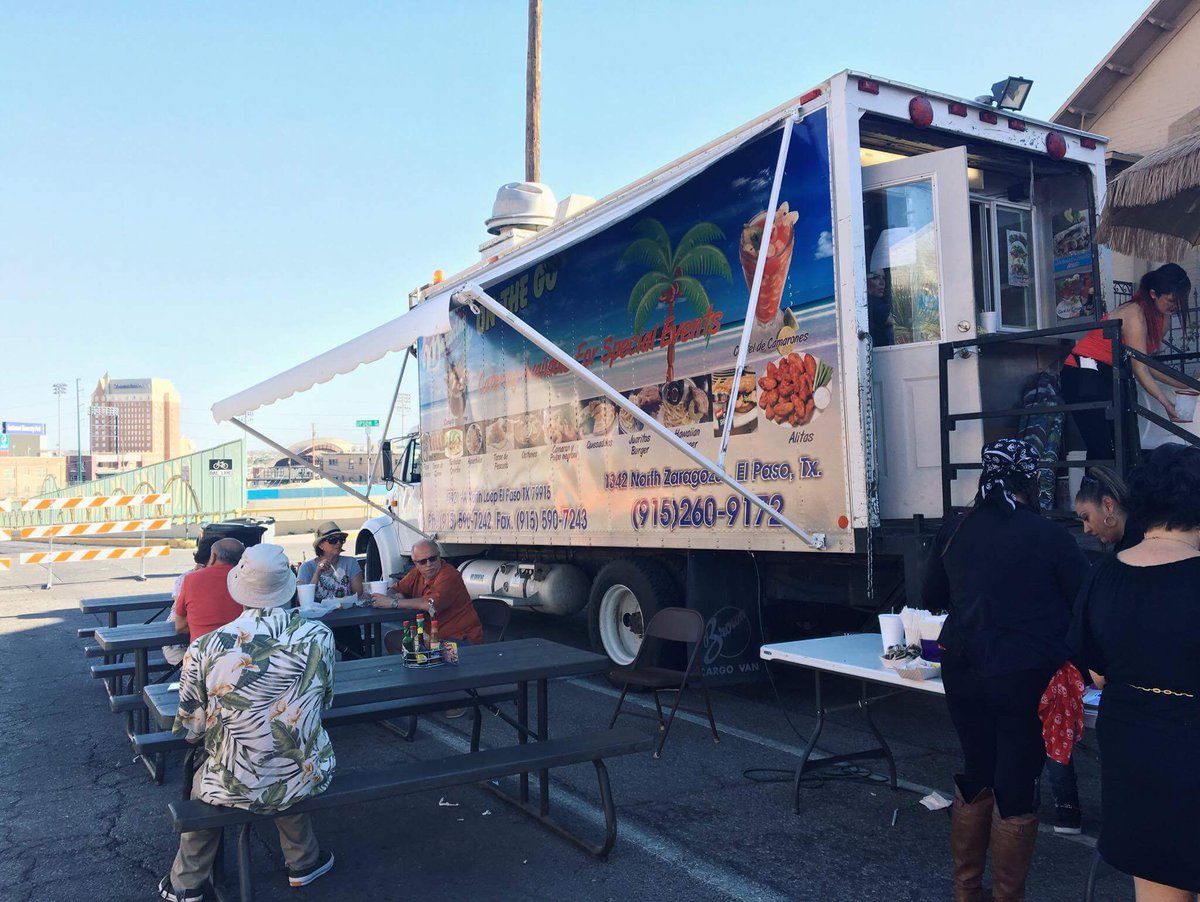 SunsetBp's tweet photo. Que delicioso los Cocteles Mazatlan en #SunsetHeightsBlockParty #CoctelesMazatlan #EPFoodTrucks https://t.co/a458eGM3sh