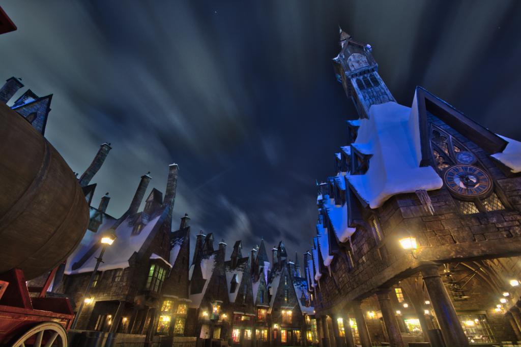 UniversalORL's tweet photo. Goodnight, #Hogsmeade. (#Instagram 📷: asheradamsphotography)
#WizardingWorldOrlando #UOinstameet #IslandsofAdventure https://t.co/mVYby2tpih