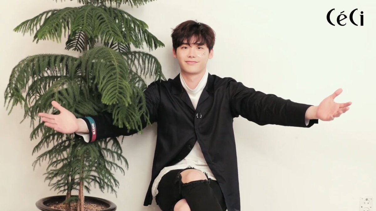 LeeJongSukWorld's tweet photo. [SCREENCAP6] #이종석 #LeeJongSuk for Ceci ❤ https://t.co/nYbnUC6Tpw