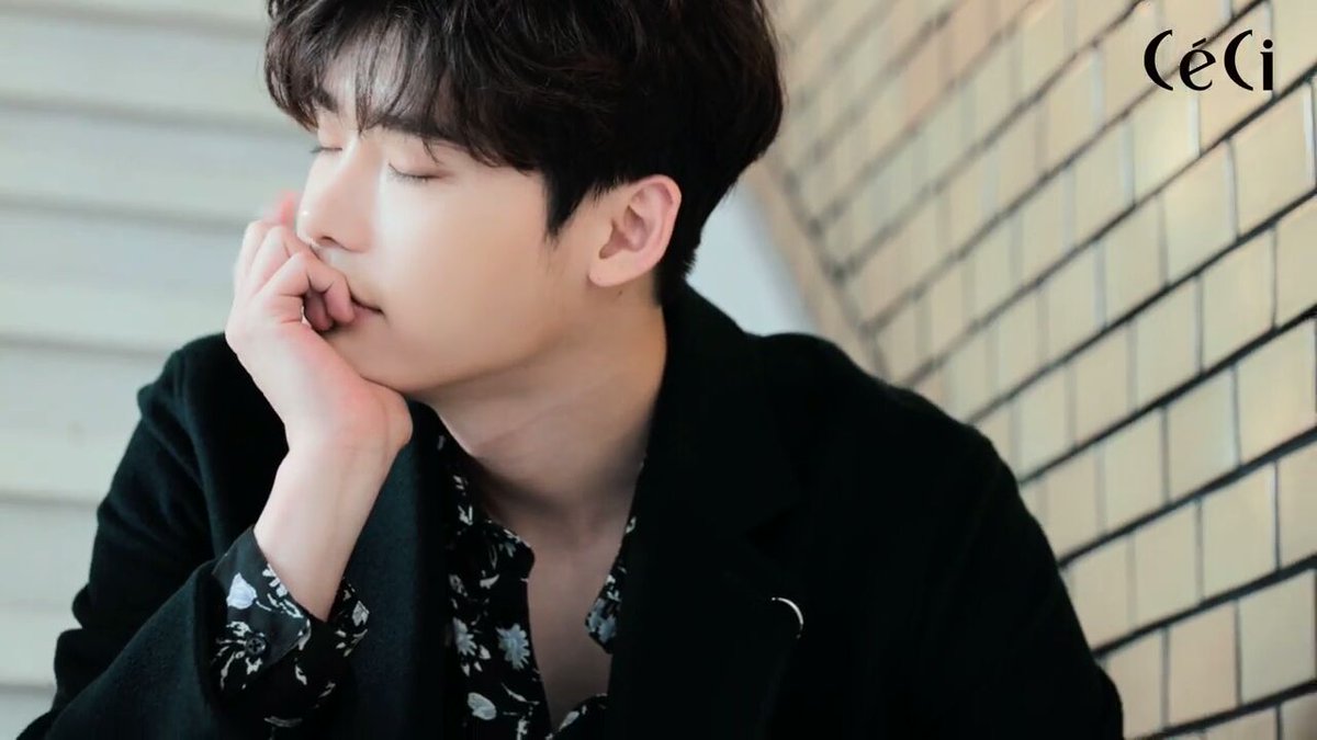 LeeJongSukWorld's tweet photo. [SCREENCAP] #이종석 #LeeJongSuk for Ceci ❤ https://t.co/59nGHGWSOY